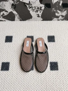 alaia-shoes-black-slippers-looks-like